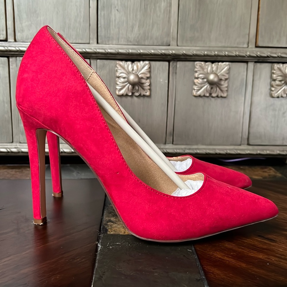 👠 Olivia Ferguson Red Suede Stiletto Heels Size 8.5